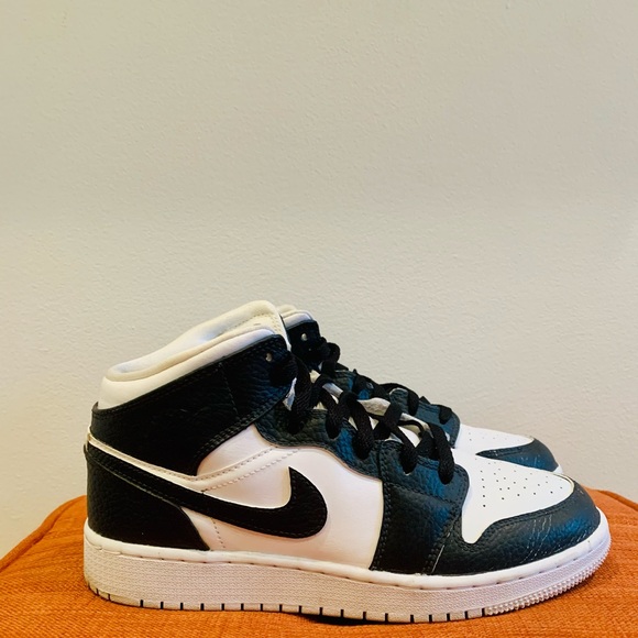 Custom Panda Jordan 1’s - Picture 2 of 5